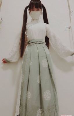 女生高考查分見6開頭坐地大哭